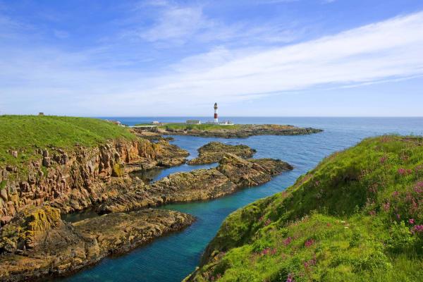BODDAM Buchan Ness Lighthouse Q7L0842 DO NOT DISTRIBUTE MARKETING TEAM APPROVAL REQUIRED low res edited 5